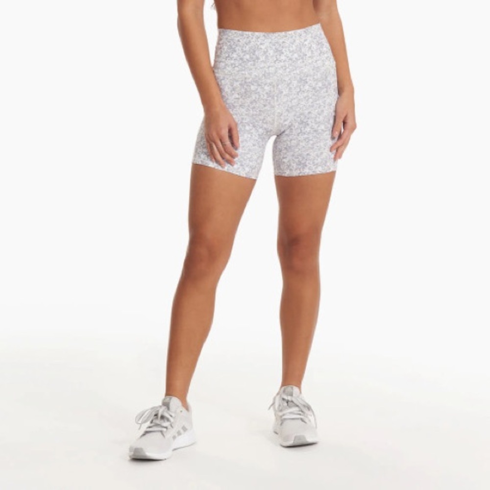 Vuori Studio Pocket Short in Light Micro Mini Camo Size Large